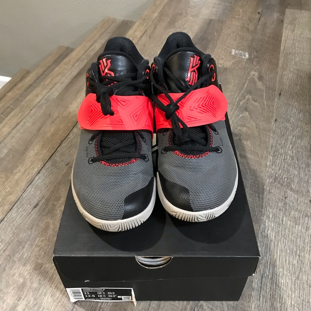 Nike kyrie 3 flytrap size size 11